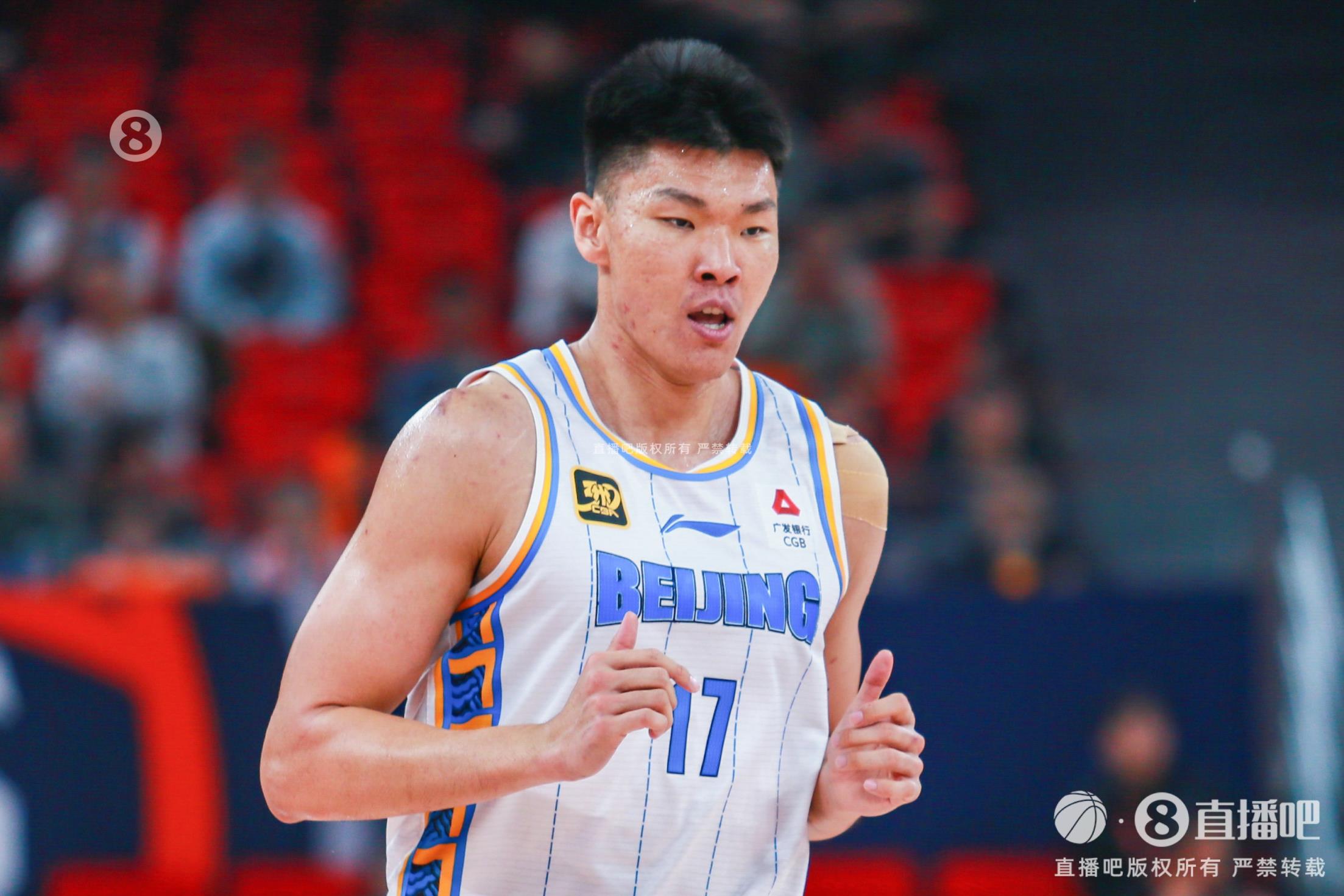進(jìn)攻端把握機(jī)會(huì)不錯(cuò)！范子銘10投7中貢獻(xiàn)16分3助攻